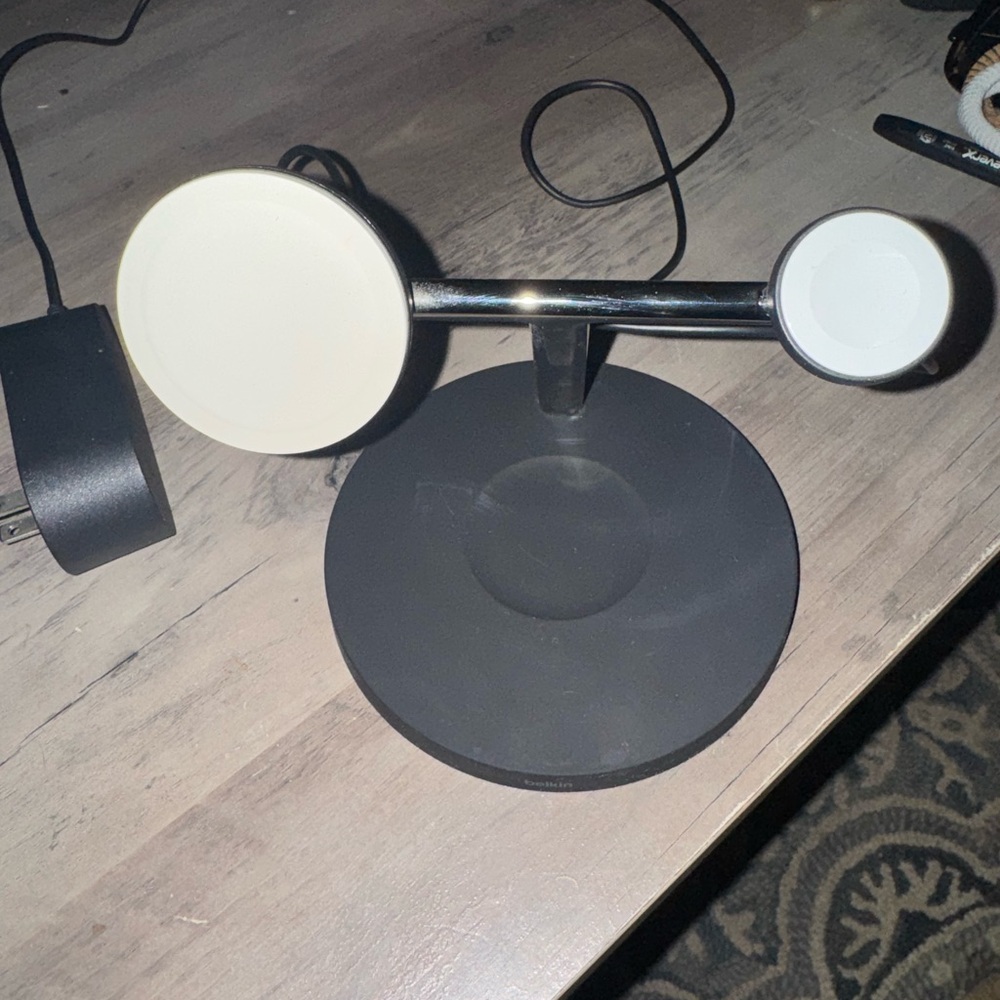 Belkin 3 in 1 MagSafe Wireless Charging Stand - Picture 4 of 6